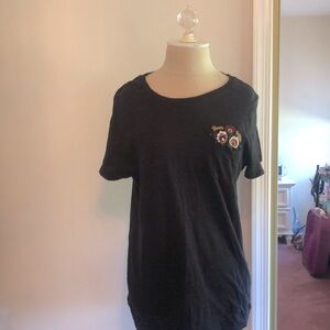 Born Wild tee w pocket embroidery